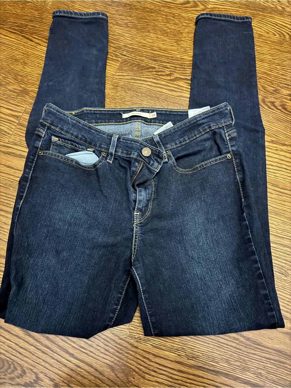 Levi’s Women’s Dark Blue Skinny Jeans Size 28